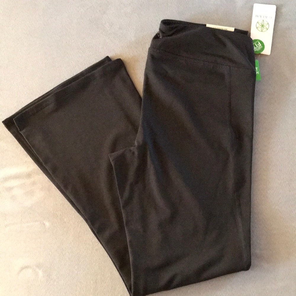 Black yoga pants
